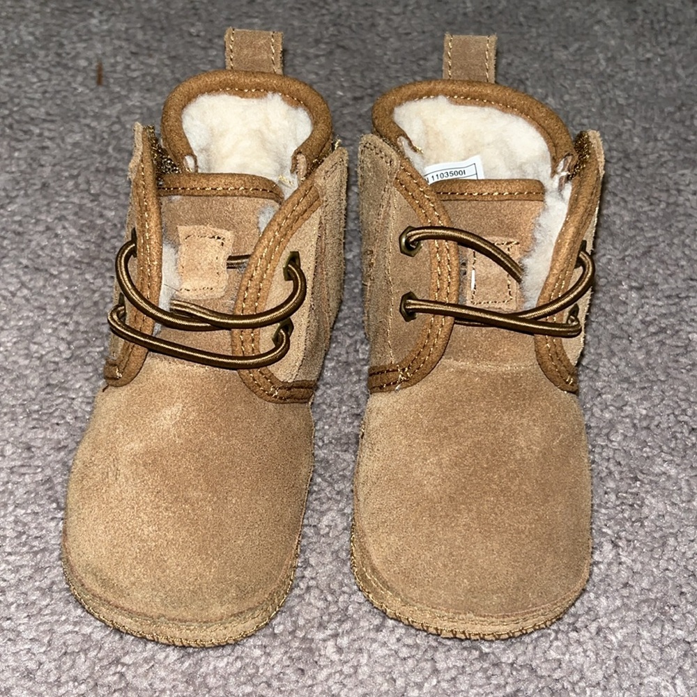 Baby Neumel Chestnut Uggs